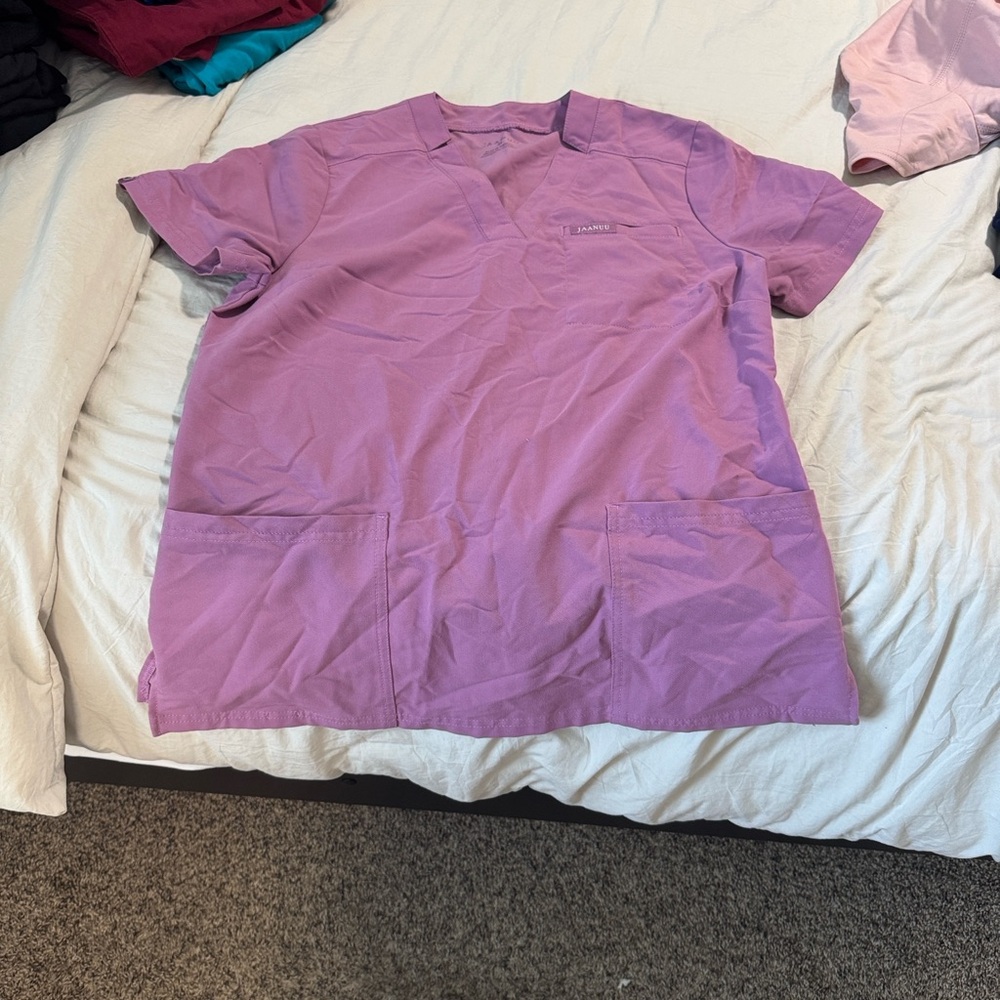 Jaanuu Purple Mauve Scrub Women's Top Size Medium Nurse Nursing